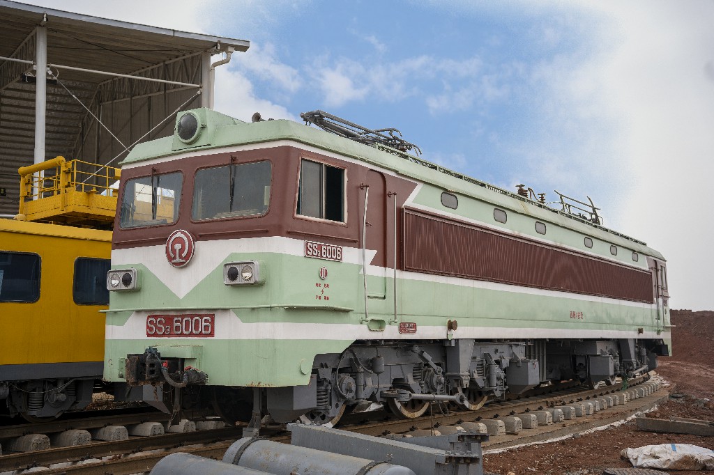 三站两区间电力机车实训室