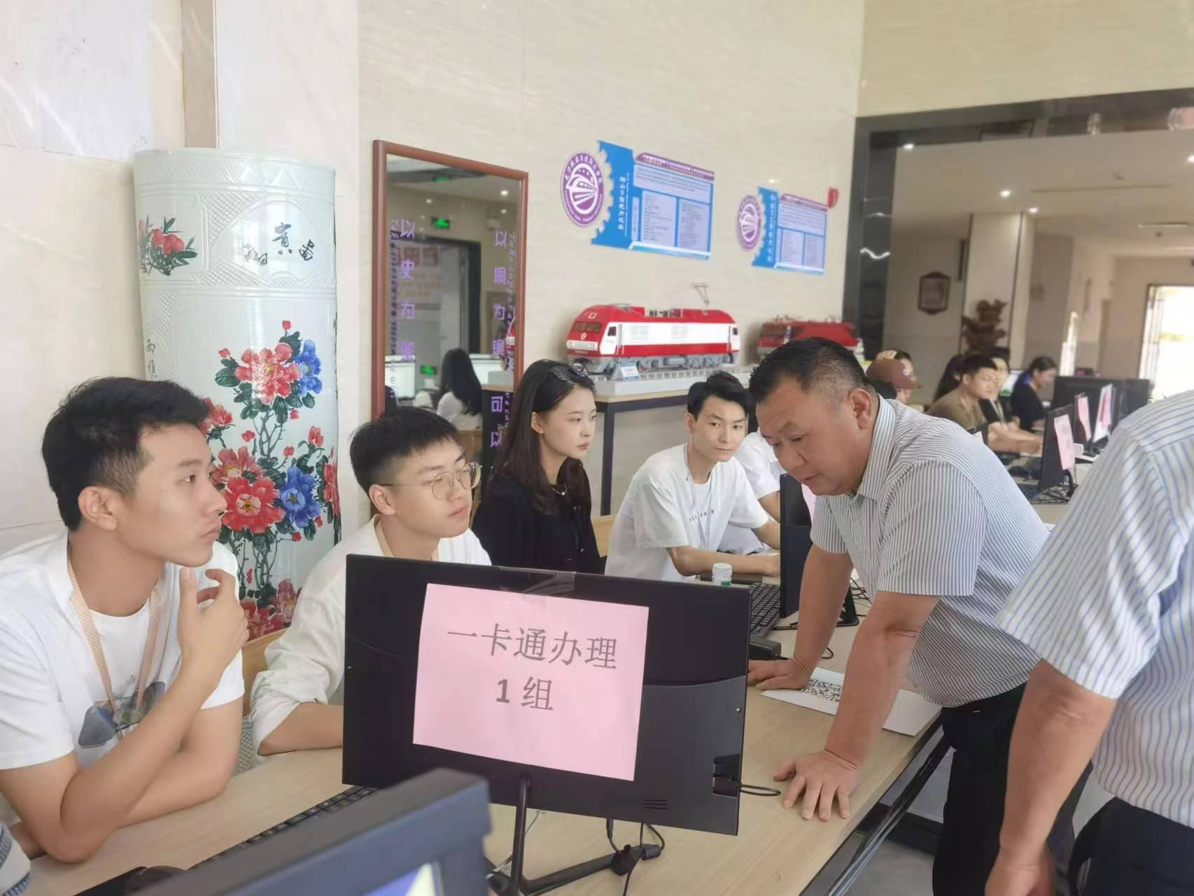 彭军湘董事长带队检查新学期开学准备工作