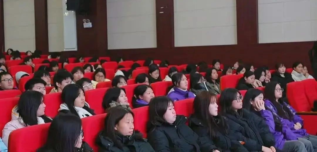 “中国共产党人精神谱系”全国高校宣讲巡演在我校举行”