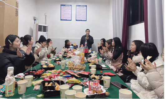 医药健康学院举办三八妇女节