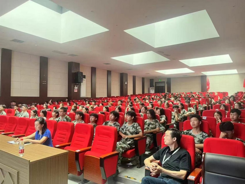 轨道运输学院教研科研活动——新生专业讲座