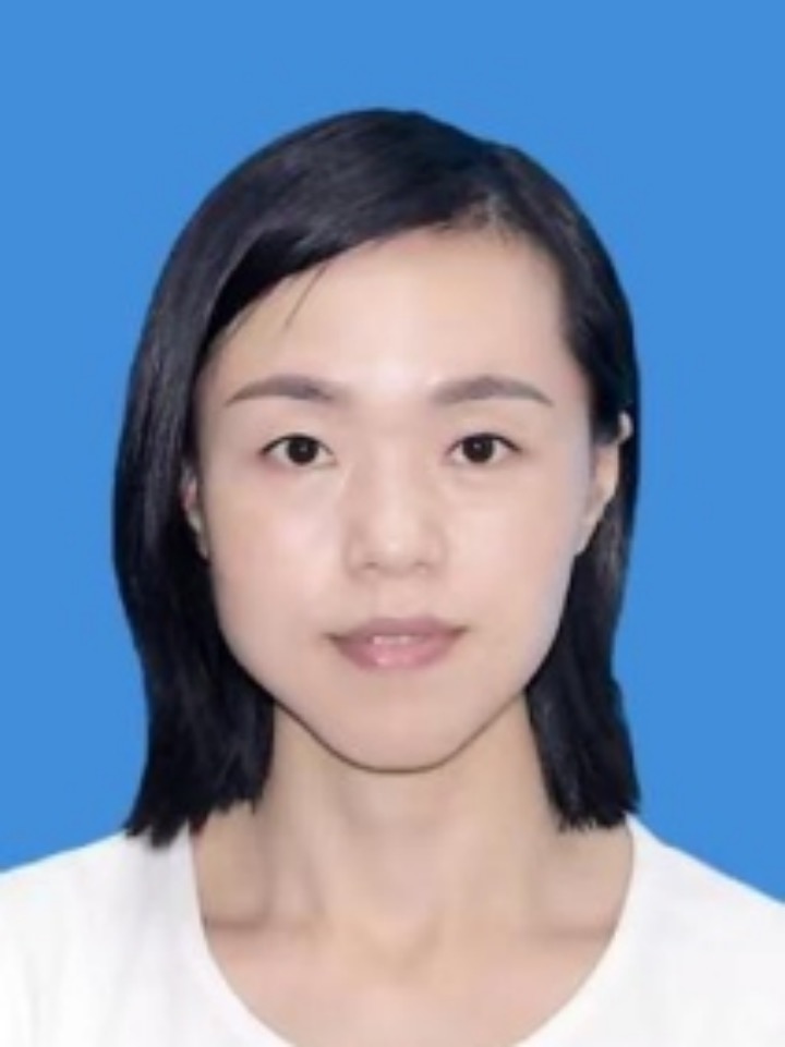 尹小梅 