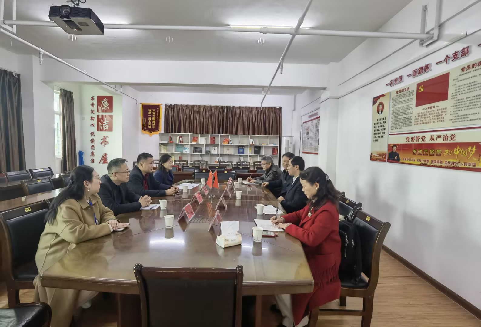 高效对接强合作 访企拓岗促就业——医药健康学院赴郴州三家医院开展专项对接活动