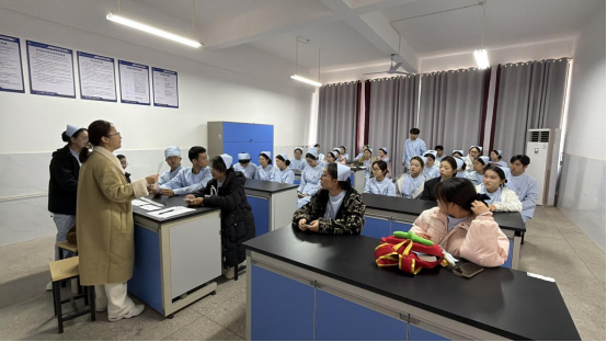 筑牢基础 守护生命 ——长沙轨道交通职业学院医药健康学院成功举办2024级护理技能大赛初赛（七步洗手法与中心吸氧术专项赛）