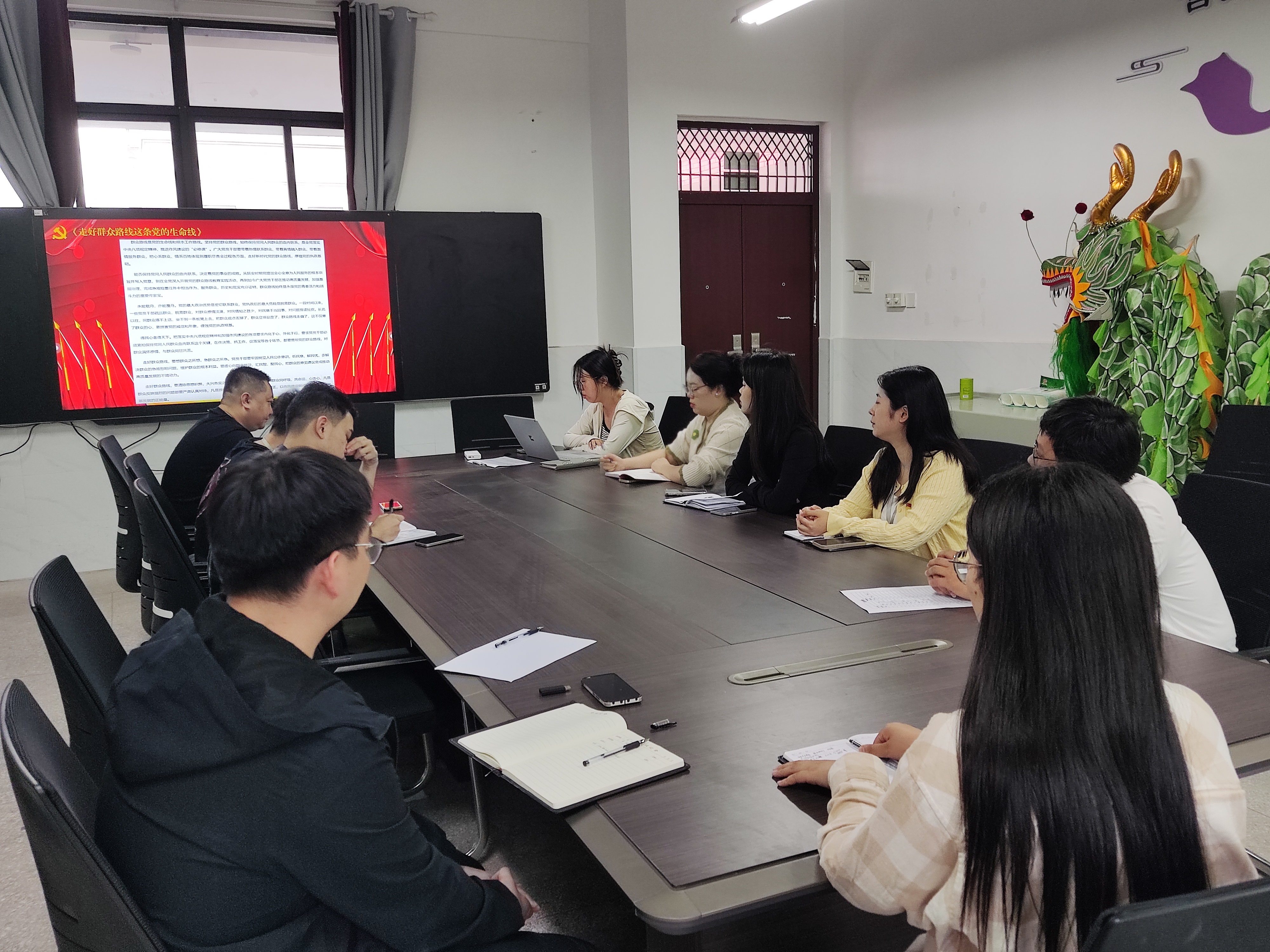 对标先进楷模 勇当时代标兵