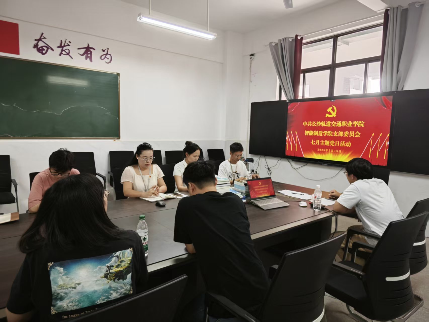 红心向党庆“七一” 初心如磐担使命